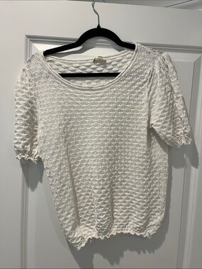 Textured White Puff-Sleeve Blouse with Elastic Hem